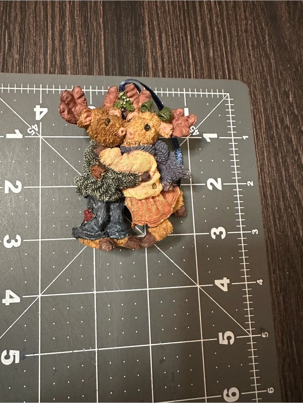 Boyds Bears Dale and Ilona Under the Mooseltoe Ornament 2001